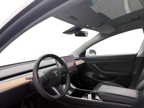 Used 2020 Tesla Model 3 Standard Range Plus RWD image 9
