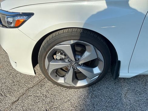 Used 2018 Honda Accord Touring image 9