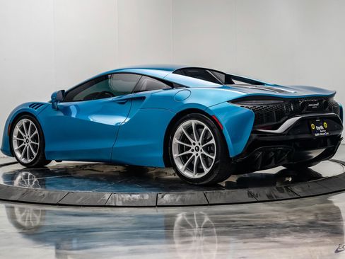Used 2024 McLaren Artura RWD image 12