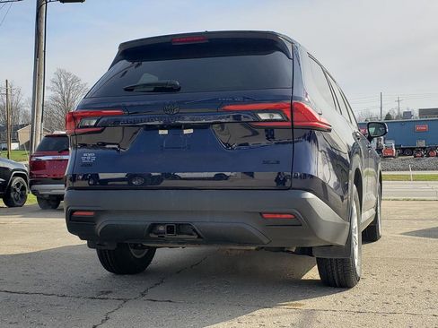 Used 2024 Toyota Grand Highlander XLE image 3