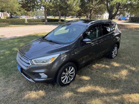 Used 2017 Ford Escape Titanium AWD/4WD image 6