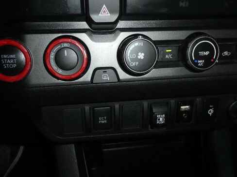 Used 2019 Toyota Tacoma TRD Sport AWD/4WD image 14