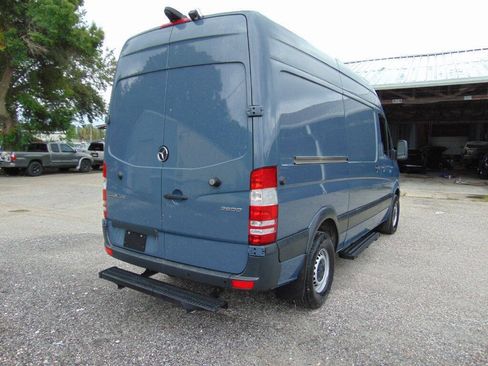 Used 2018 Mercedes-Benz Sprinter 2500 image 6