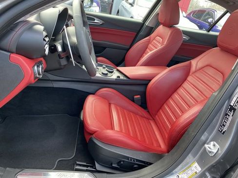 Used 2018 Alfa Romeo Giulia Ti Sport w/ Quick Order Package 22S Sport AWD/4WD image 15