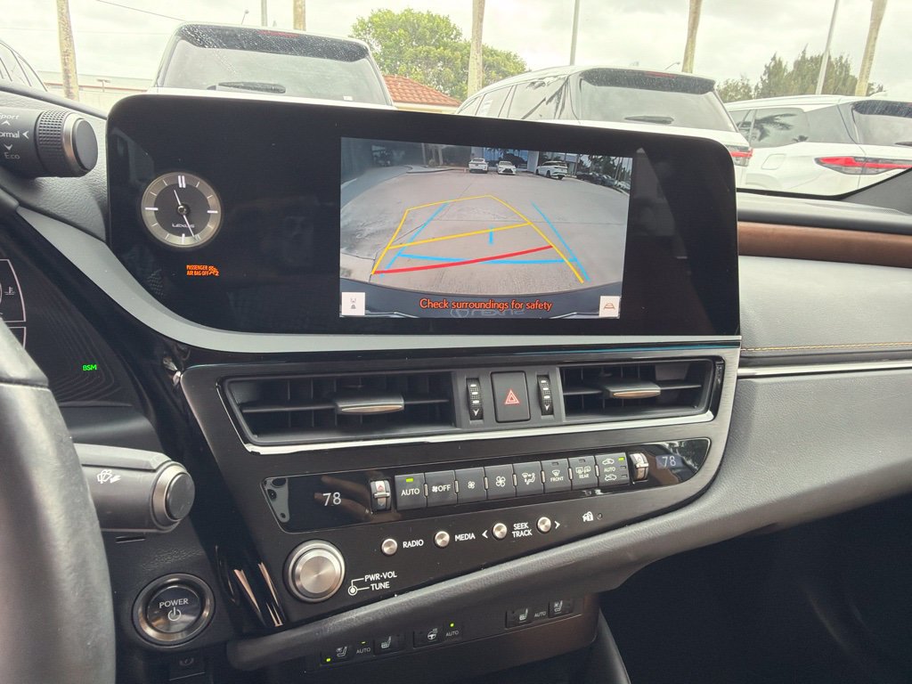 Used 2025 Lexus ES 300h w/ Premium Package FWD image 4
