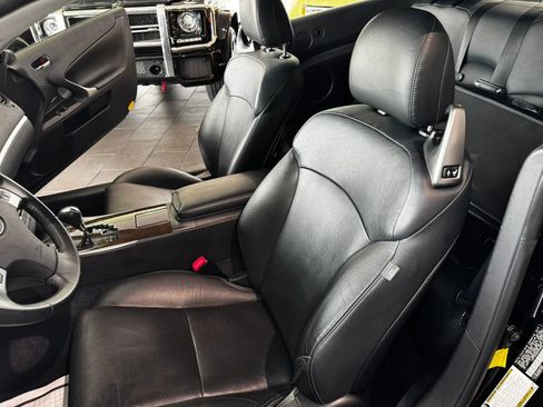 Used 2013 Lexus IS 250C w/ Luxury Pkg RWD image 10