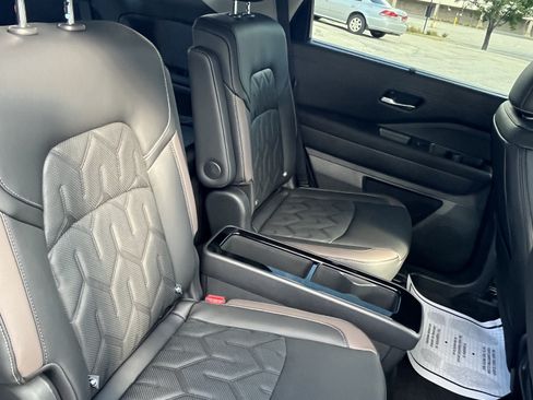 New 2026 Nissan Pathfinder Platinum AWD/4WD image 19