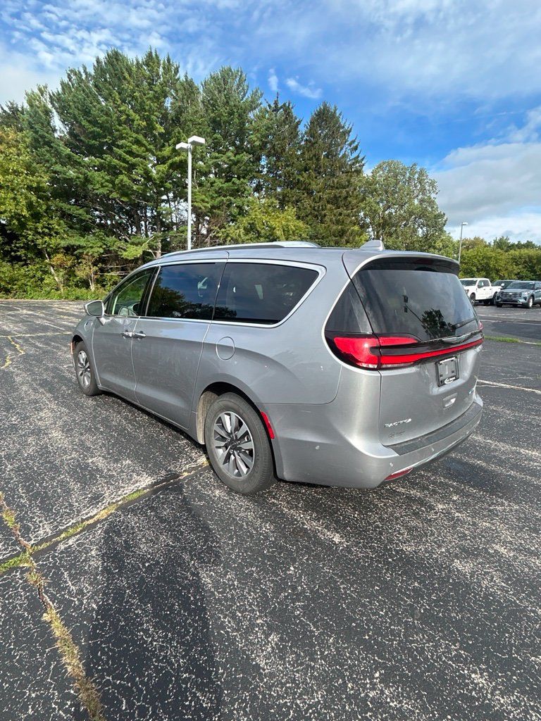 Used 2021 Chrysler Pacifica Touring-L FWD image 23