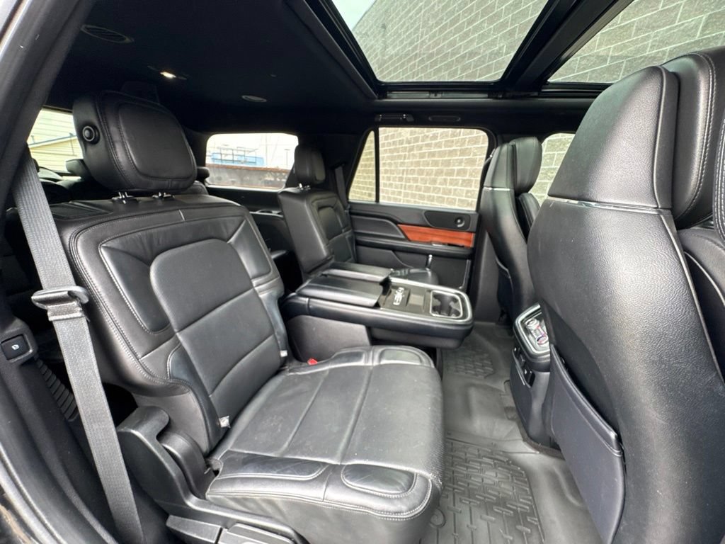 Used 2018 Lincoln Navigator Reserve AWD/4WD image 37