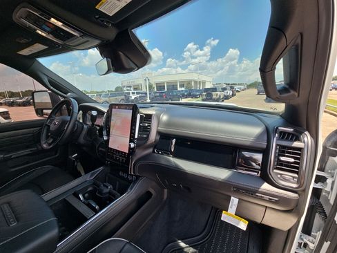 Used 2025 RAM 2500 Limited AWD/4WD image 33