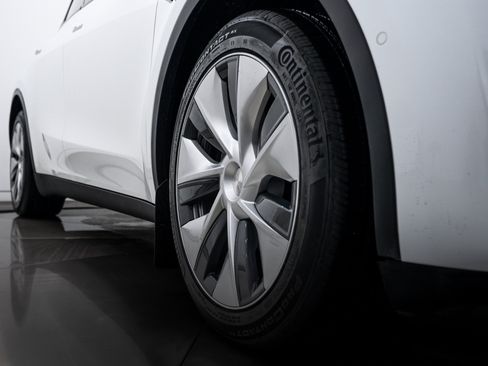 Used 2021 Tesla Model Y Long Range image 20