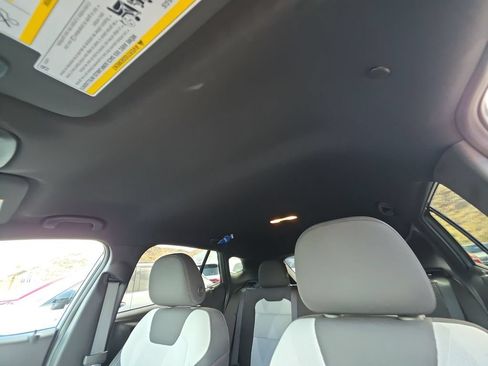 Used 2024 Chevrolet Trax RS FWD image 18