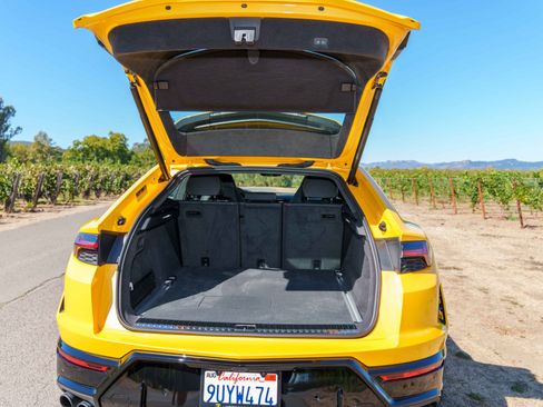 Used 2025 Lamborghini Urus SE image 65