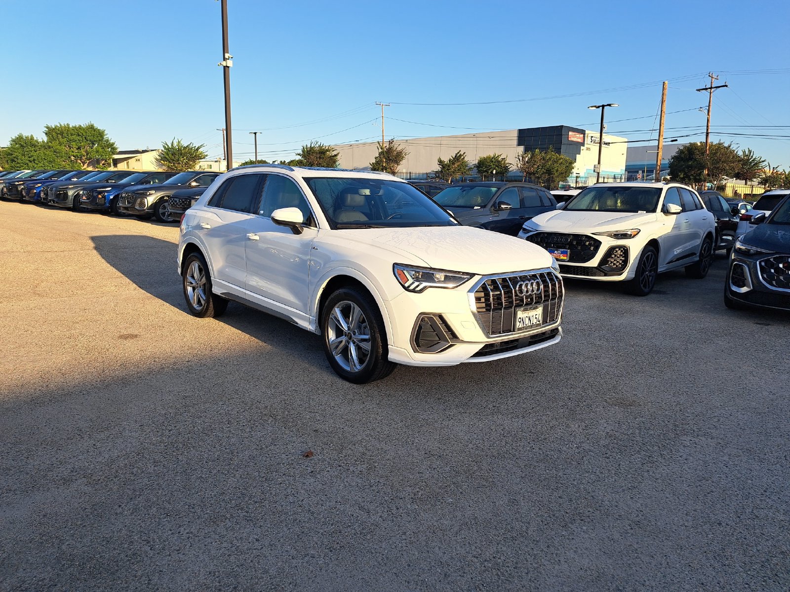 Used 2024 Audi Q3 2.0T Premium w/ Convenience Package AWD/4WD image 3