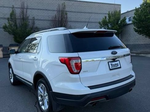 Used 2019 Ford Explorer XLT w/ Equipment Group 202A AWD/4WD image 8