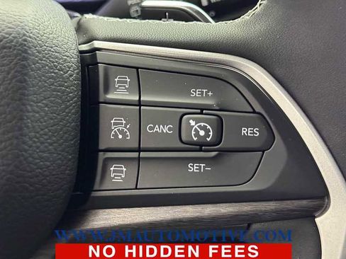 Used 2023 Jeep Grand Cherokee Limited w/ Black Appearance Package image 37