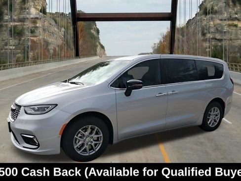 New 2026 Chrysler Pacifica Select image 4