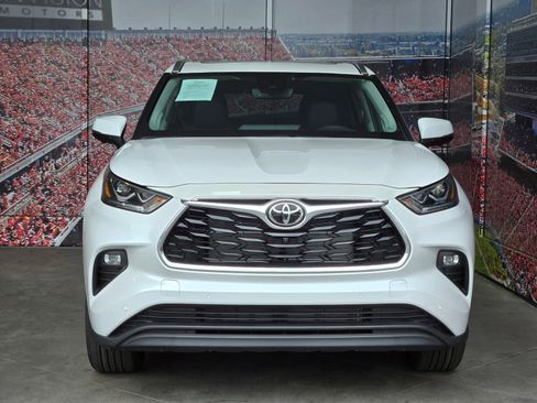 Certified 2026 Toyota Highlander Limited AWD/4WD image 3