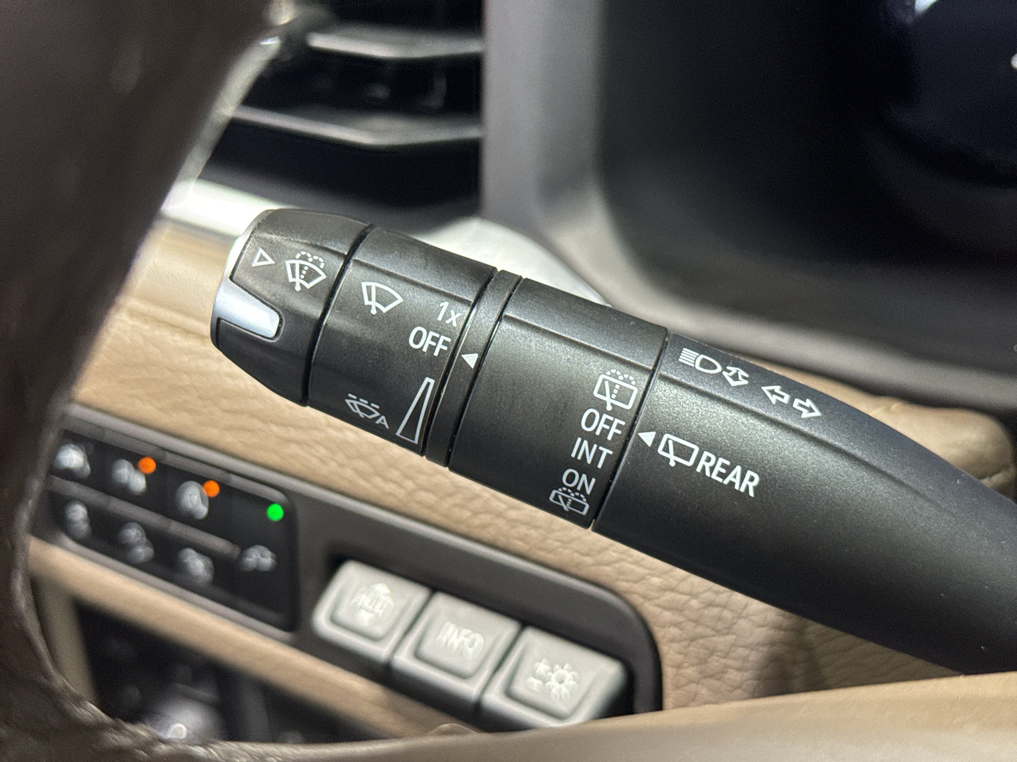 Used 2022 GMC Yukon Denali AWD/4WD image 28