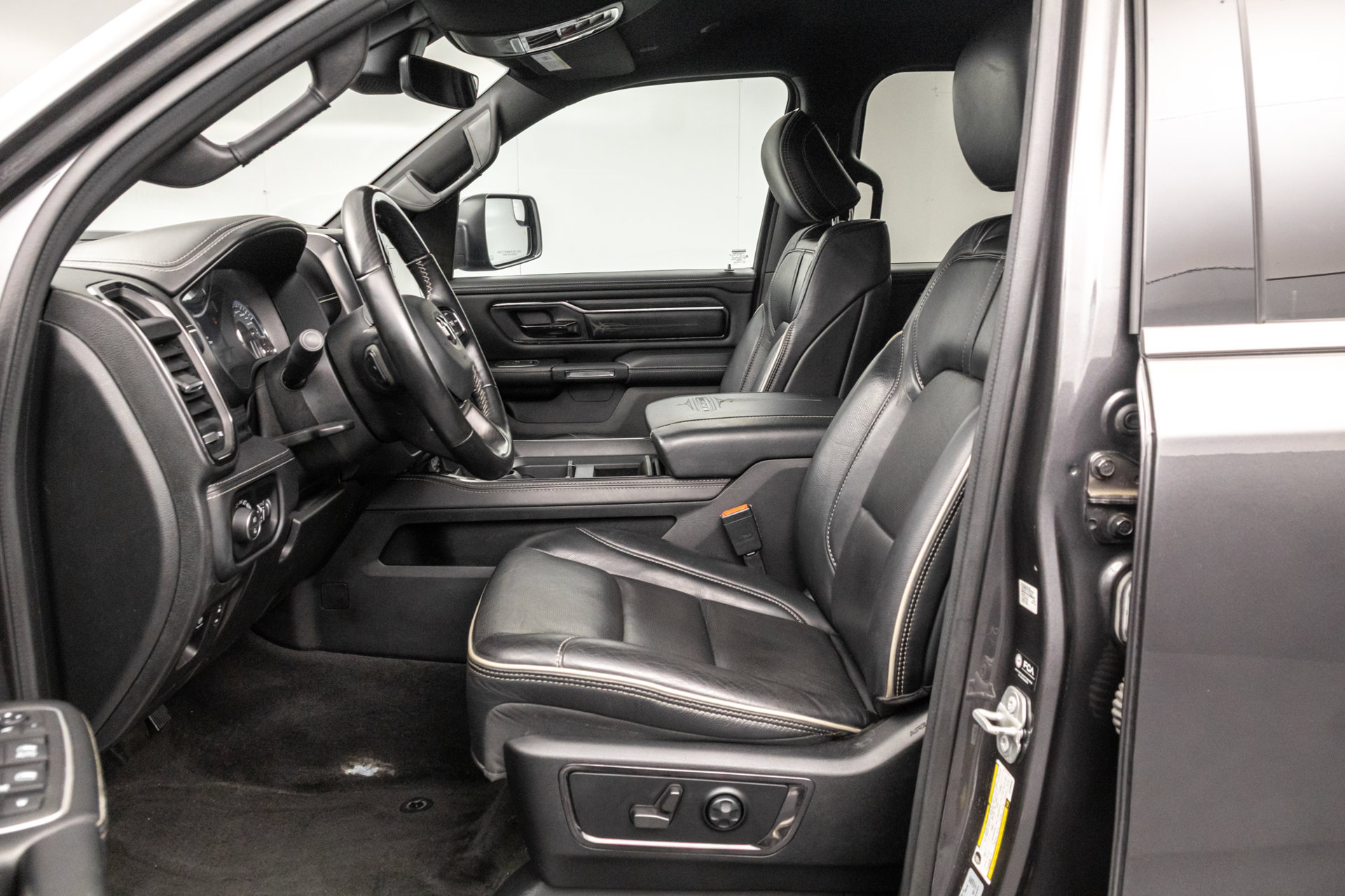 Used 2022 RAM 1500 Limited w/ Body Color Bumper Group AWD/4WD image 6