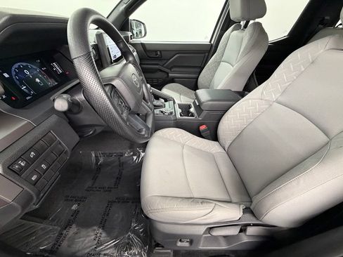 Certified 2026 Toyota Tacoma SR5 AWD/4WD image 22