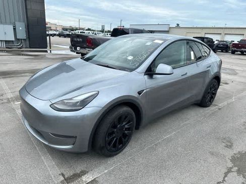 Used 2024 Tesla Model Y Long Range AWD/4WD image 8