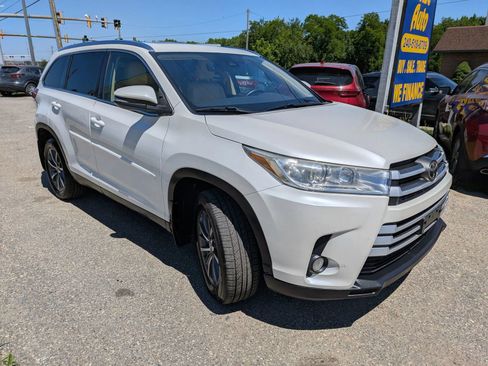 Used 2019 Toyota Highlander XLE AWD/4WD image 8