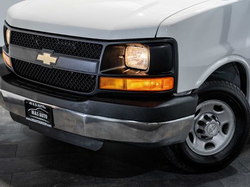 Used 2014 Chevrolet Express 2500 RWD image 10