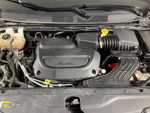 Used 2023 Chrysler Voyager LX FWD image 40