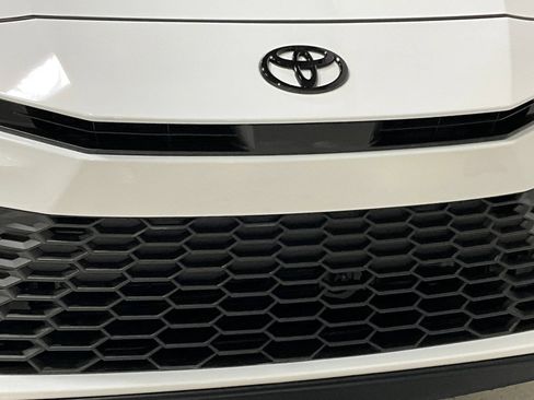 Used 2026 Toyota Camry SE FWD image 28