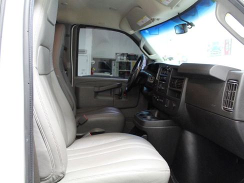 Used 2021 GMC Savana 2500 w/ Enhanced Convenience Package RWD image 18