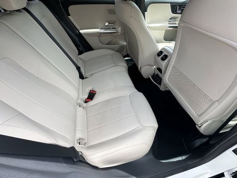 Certified 2025 Mercedes-Benz GLA 250 4MATIC image 18