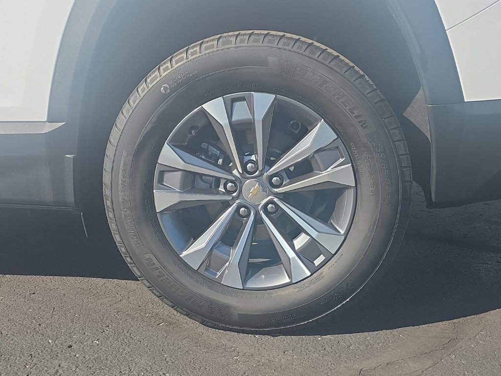 Used 2026 Chevrolet Equinox LT AWD/4WD image 13