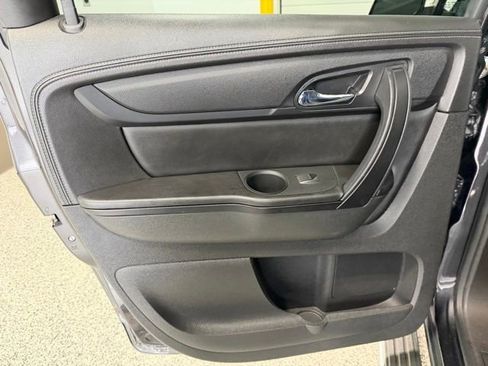 Used 2015 Chevrolet Traverse LT w/ Style and Technology Package FWD image 27