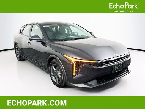 Used 2025 Kia K4 LXS image 1