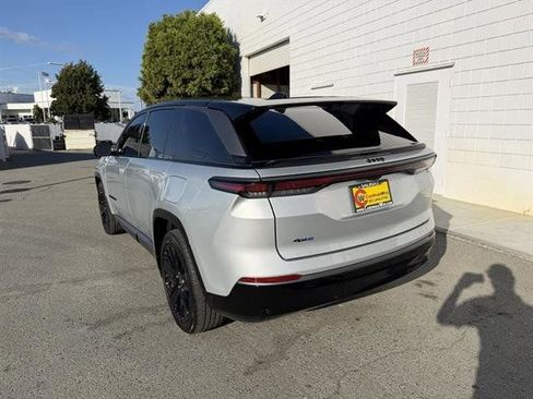 Used 2024 Jeep Wagoneer Launch Edition image 4