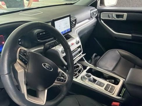 Used 2024 Ford Explorer XLT w/ Equipment Group 202A RWD image 2