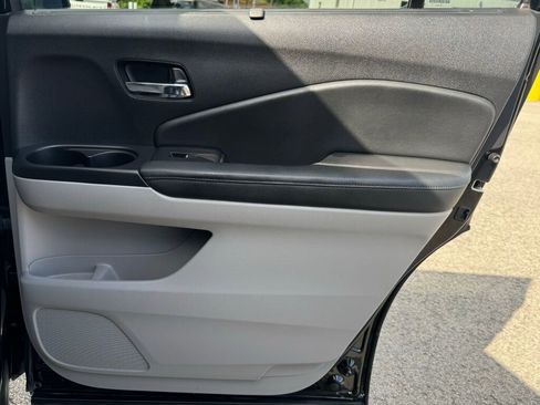 Used 2019 Honda Pilot Touring image 19