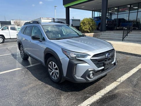 Used 2023 Subaru Outback Premium image 2