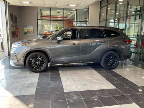 Certified 2023 Toyota Highlander XSE AWD/4WD image 3
