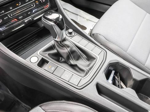 Used 2025 Volkswagen Jetta SE image 26