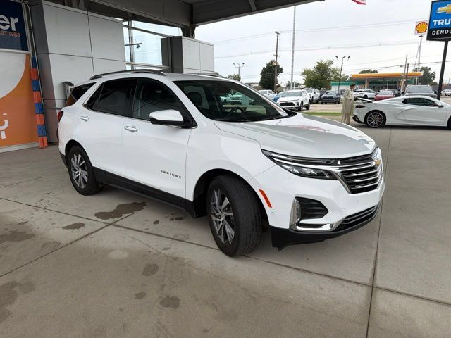 Used 2022 Chevrolet Equinox Premier AWD/4WD image 12