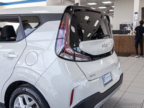 Used 2023 Kia Soul LX w/ Option Group 015 FWD image 12