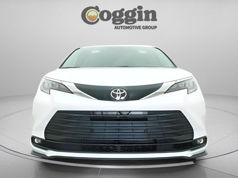 New 2026 Toyota Sienna XLE image 29