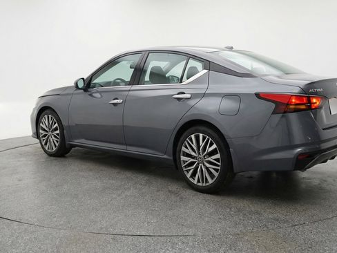 Used 2025 Nissan Altima 2.5 SV FWD image 6