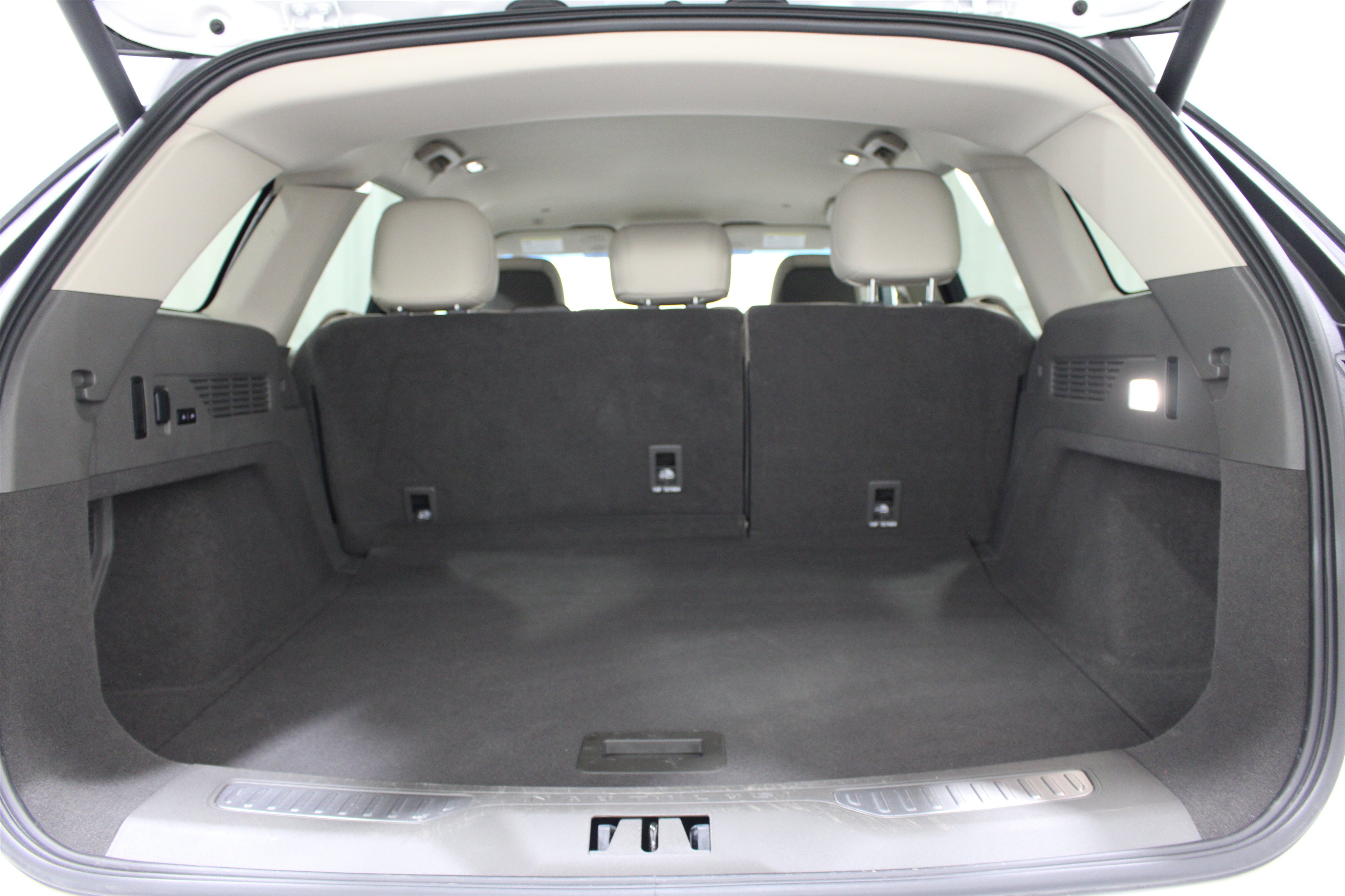 Used 2024 Lincoln Nautilus Reserve AWD/4WD image 23