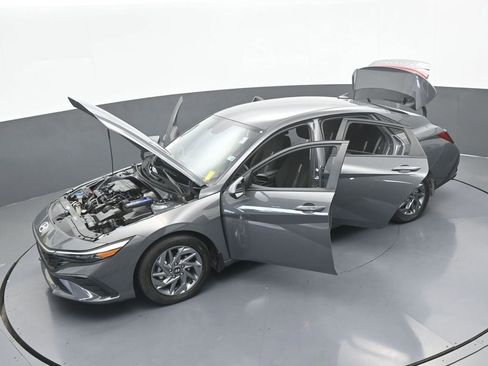 Used 2024 Hyundai Elantra SEL FWD image 60