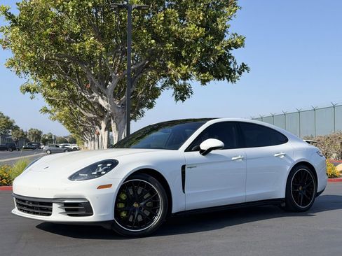 Used 2018 Porsche Panamera 4 w/ Premium Package AWD/4WD image 3