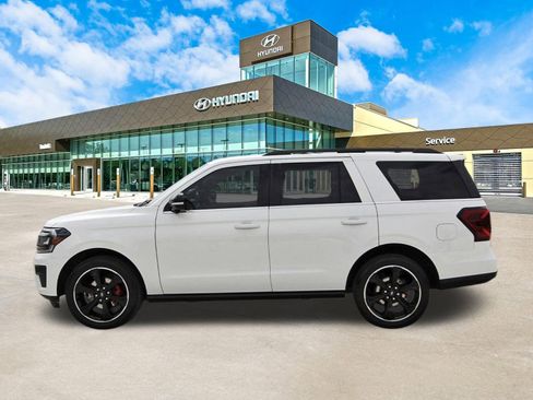 Used 2023 Ford Expedition Limited AWD/4WD image 9