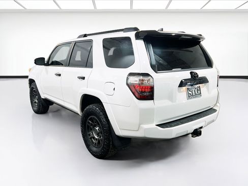 Used 2020 Toyota 4Runner Venture w/ Moonroof Package AWD/4WD image 6